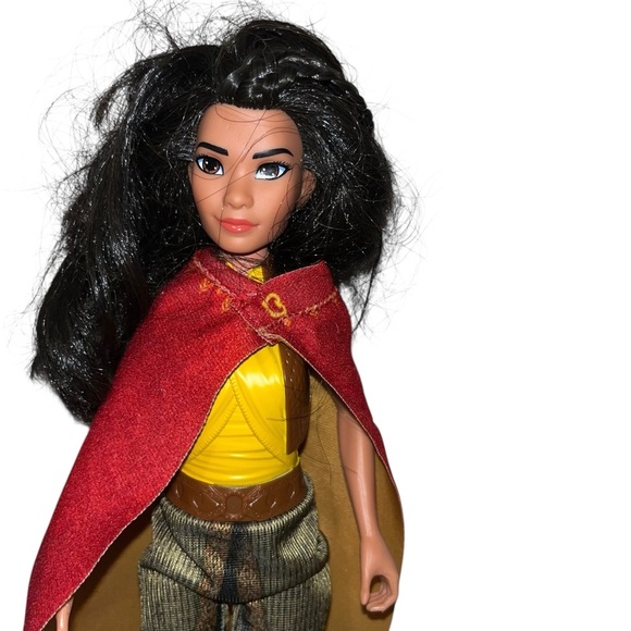 Disney Raya and the Last Dragon 11” Doll Red Cape Boots Warrior figure - Picture 2 of 4